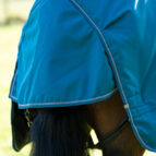 Alaska_ fliisvoodriga_ vihmatekk Hobusele Alogo 1